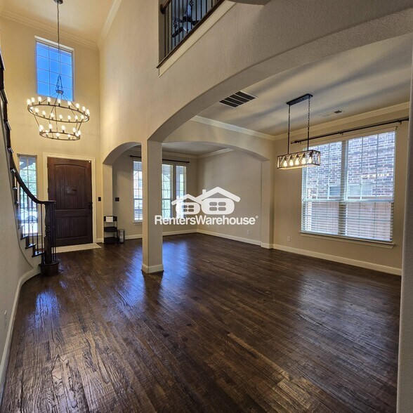 Building Photo - 5529 Bentrose Dr