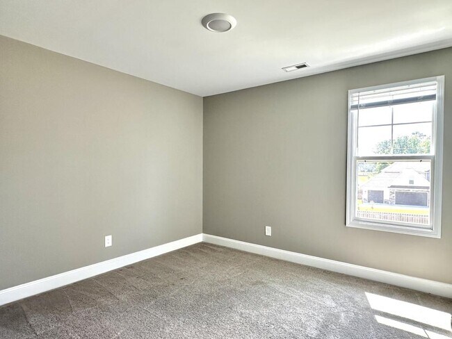 Building Photo - 150 Leach Creek Dr