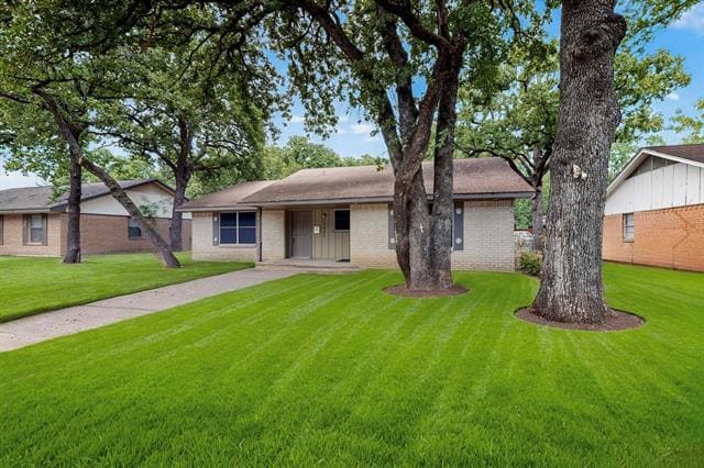 Building Photo - 10421 Muskogee Dr