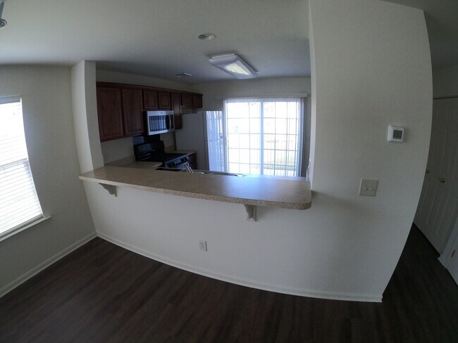 Building Photo - 2121 Quail Hollow Dr