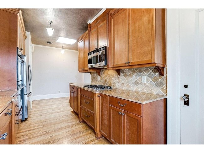 Building Photo - 808 Summit Ave