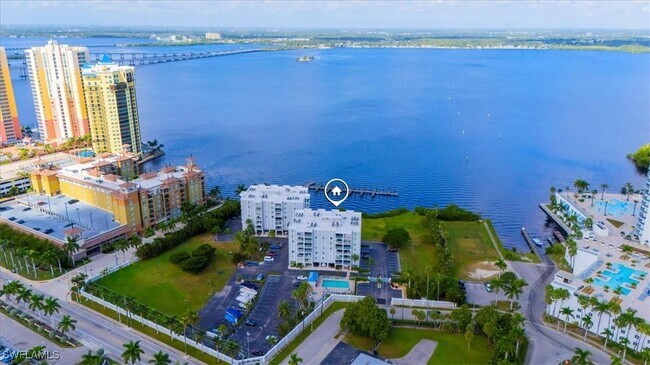 Building Photo - 2885 Palm Beach Blvd