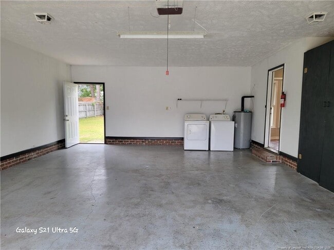 Building Photo - 409 Sparrow Dr