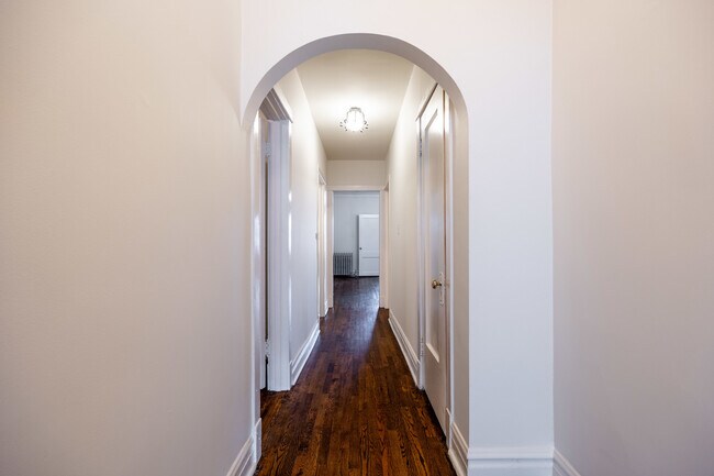 Building Photo - 1432 W Jonquil Terrace