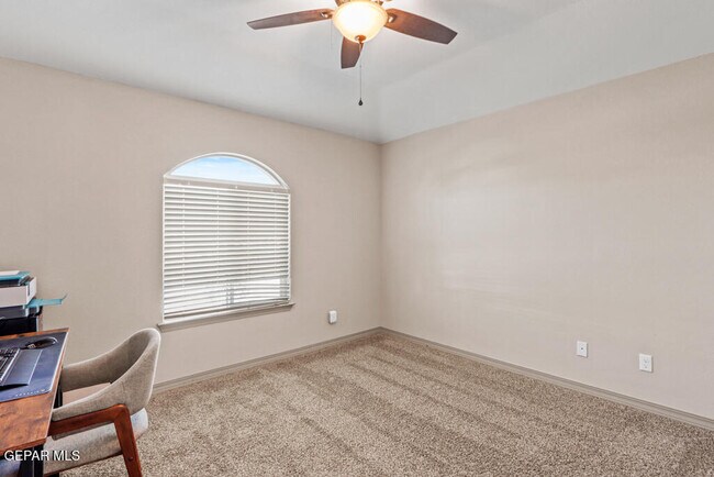 Building Photo - 13960 Lago Vista Ave