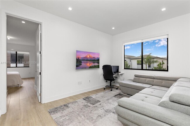 Building Photo - 4301 NW 81st Ct