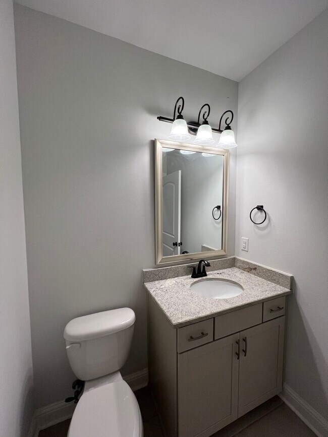 Building Photo - 9922 Stratford Dr