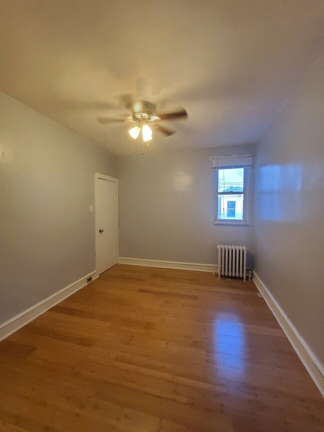 Building Photo - Nice 3Bd/1Ba Available Now...in Elmwood