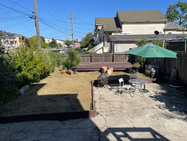 Building Photo - 1534 Center St