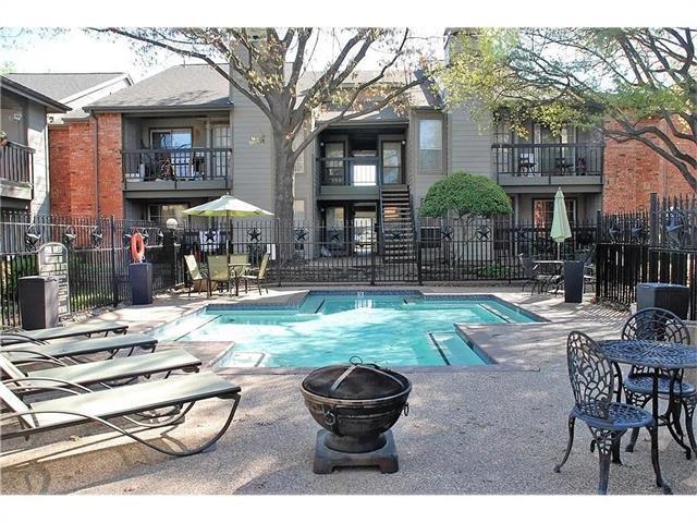 Building Photo - 18333 Roehampton Dr