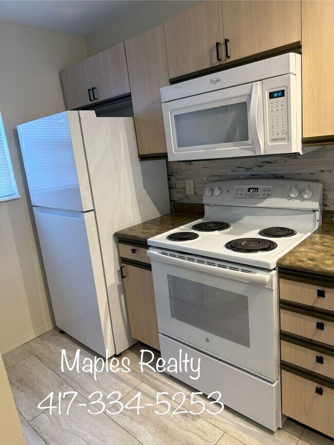 Building Photo - 32 Golfshores Dr