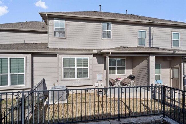 Building Photo - 417 Epiphany Ln