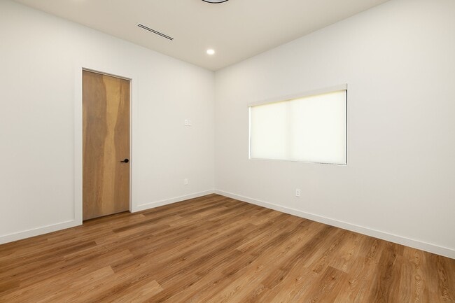 Building Photo - 706 B St