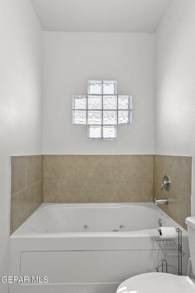 Building Photo - 14828 Tierra Escape Ave