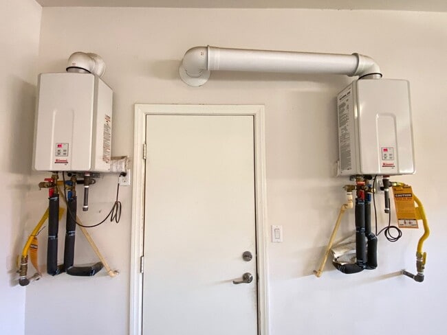 Building Photo - Beautiful 6 bed and 4.5 bath home in West ...