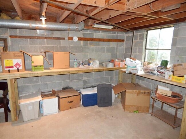 Building Photo - 2678 Green Meadows Ln NE