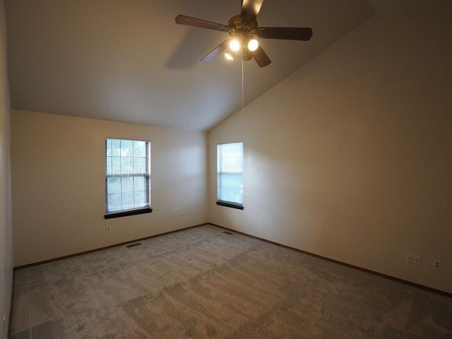Building Photo - 3 Bdrm, 2.5 Bath Home off of Powers!
