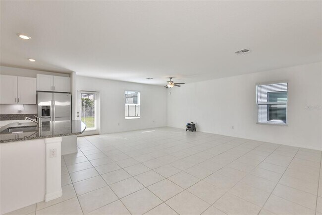 Building Photo - 9913 Jackfruit Ct