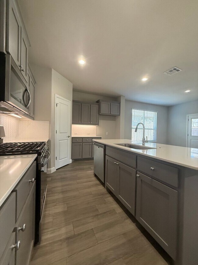 Building Photo - 1232 Kerrville Ln