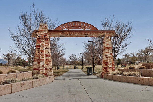 Building Photo - OLD TOWN AMAZING 2 Bedroom 2/Story 1475/SF Townhouse