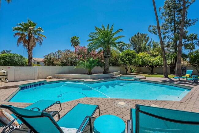Building Photo - Long Term Luxury Furnished Rental, also av...