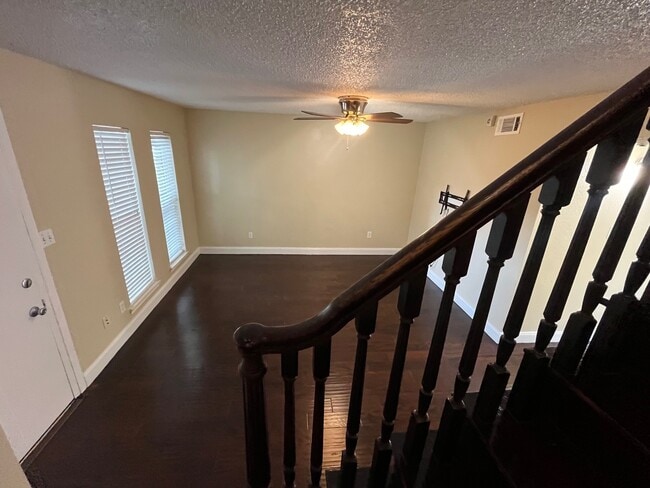 Building Photo - 6416 Bankside Dr