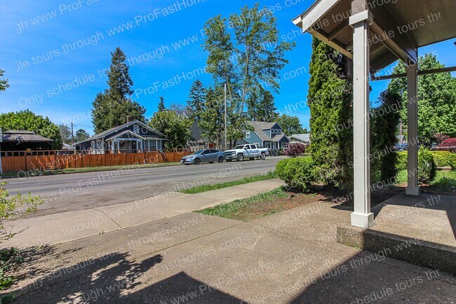 Building Photo - 218 NW Connell Ave
