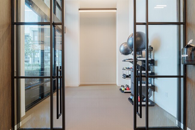 Building Photo - 10505 Deerwood Rd