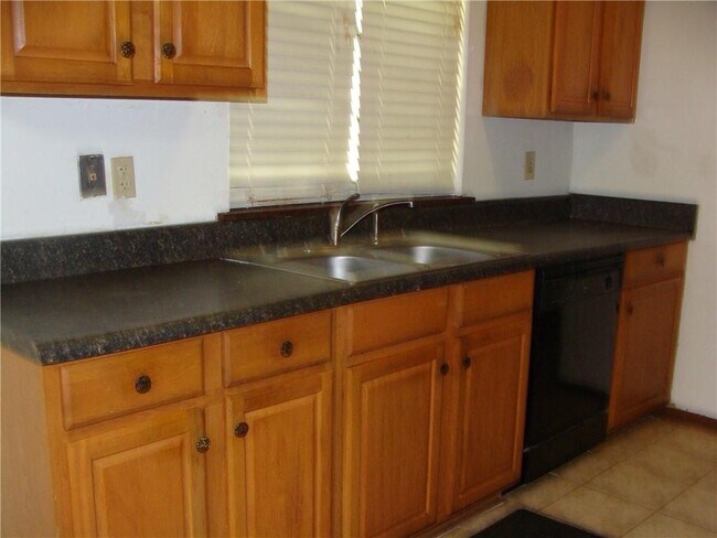 Building Photo - 2331 Newgate Dr