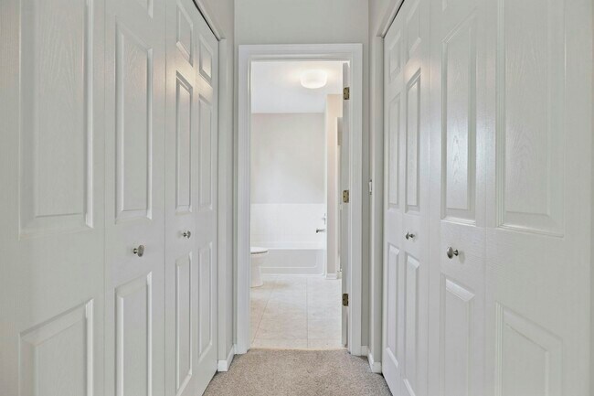 Building Photo - 135 Hampton Ave