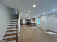 Building Photo - 5 Locust St