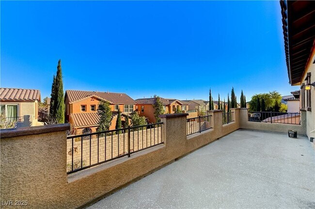 Building Photo - 536 Puenta Del Rey St