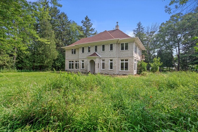 Building Photo - 598 Lake Shore Rd