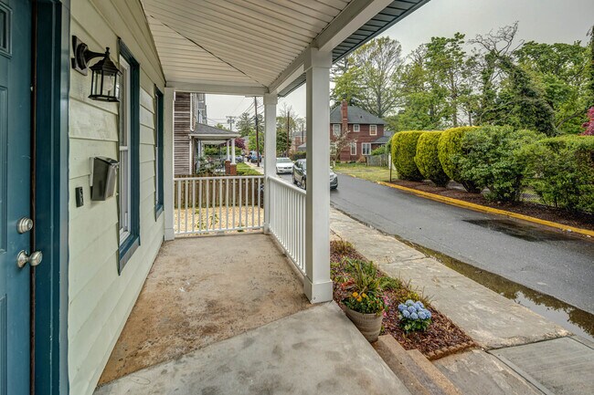 Building Photo - 11 Deforrest Ave
