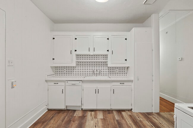 Building Photo - 5930 Velasco Ave