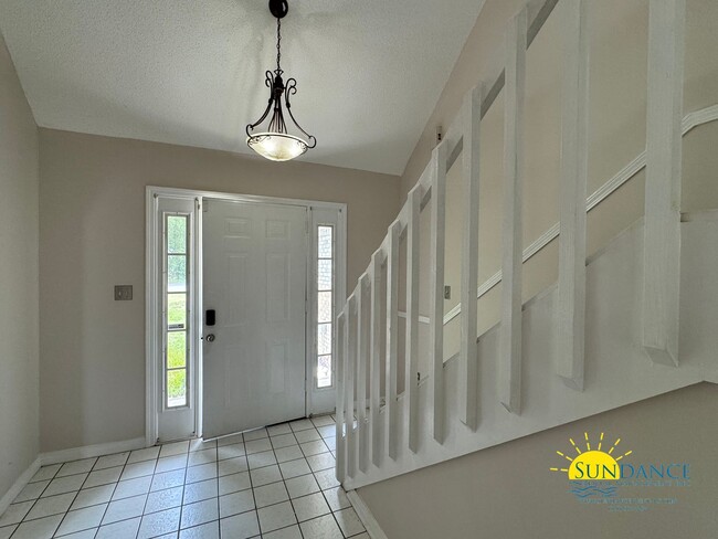 Building Photo - Charming 4-Bedroom Home in Parkwood Place, Bluewater Bay - Cul-de-Sac!