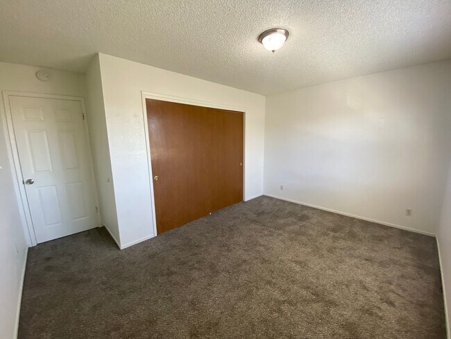 Building Photo - Large Centrally Located Two Story Condo wi...