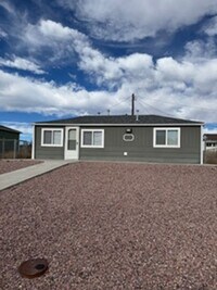Building Photo - 2 Bedroom Pet Friendly Home now available