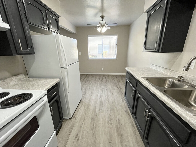 Primary Photo - Granada Apartments