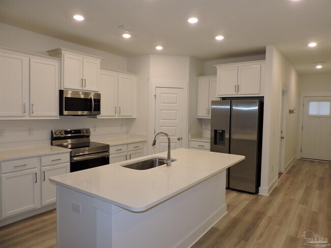 Building Photo - 6590 Paso Fino Dr