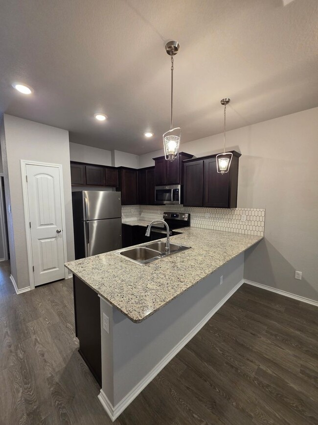 Building Photo - 3 Bedroom / 2 Bathroom Townhome – Copperas Cove - MOVE IN READY