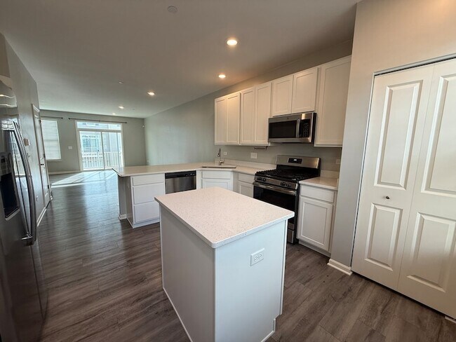 Building Photo - 8972 Dolby St