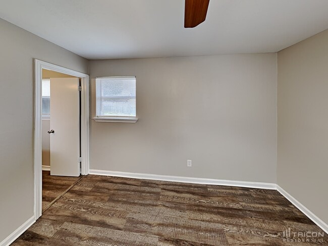 Building Photo - 620 Wallace Dr