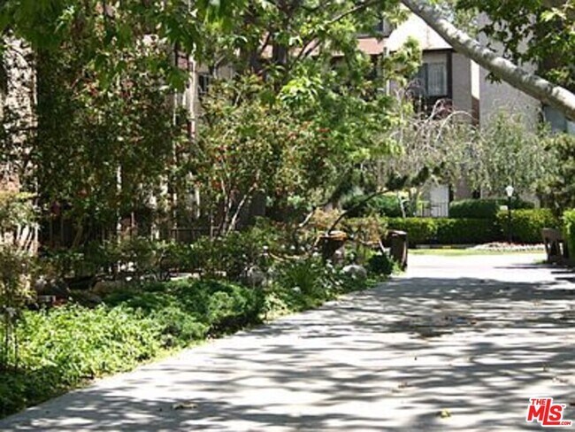 Building Photo - 4105 Summertime Ln