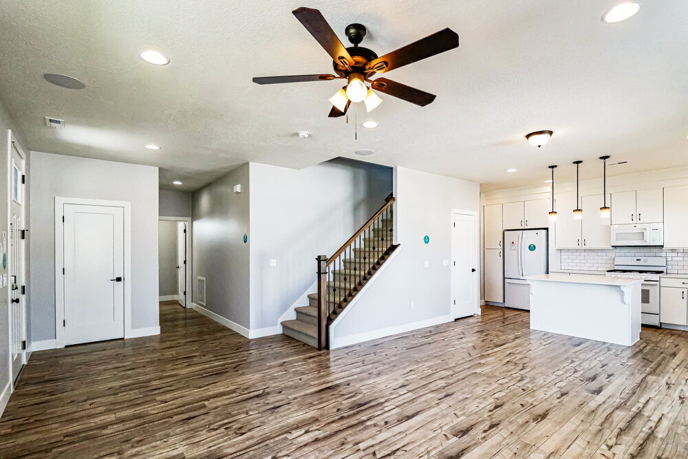 Building Photo - 1611 W Parkview Dr