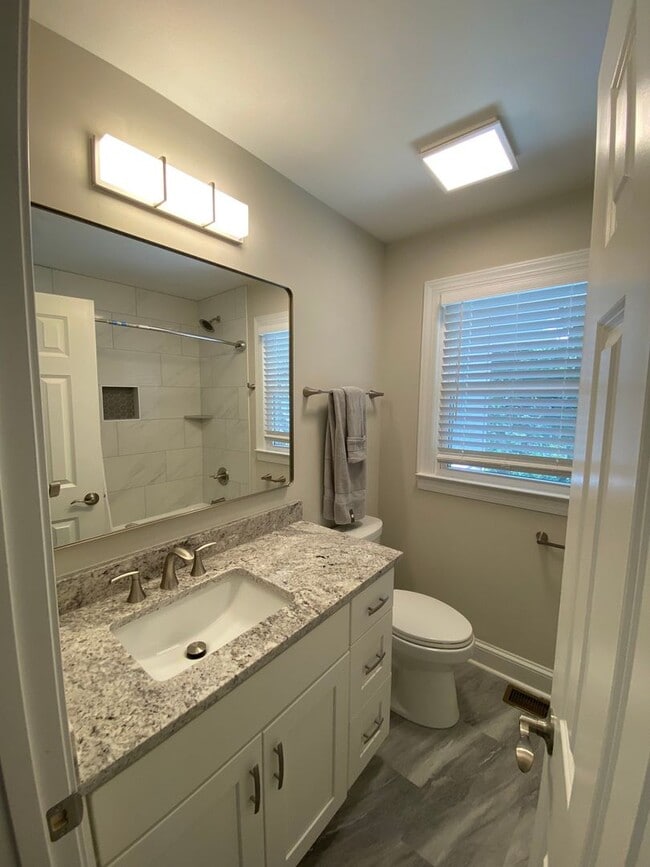 Building Photo - Spacious 3BR/3BA Home with Private Baths