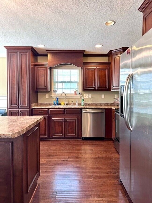 Building Photo - Charming 3BR/2BA Home with Vaulted Wood Ceiling, Island Kitchen & Privacy Fence – Nelson Hill Sub...