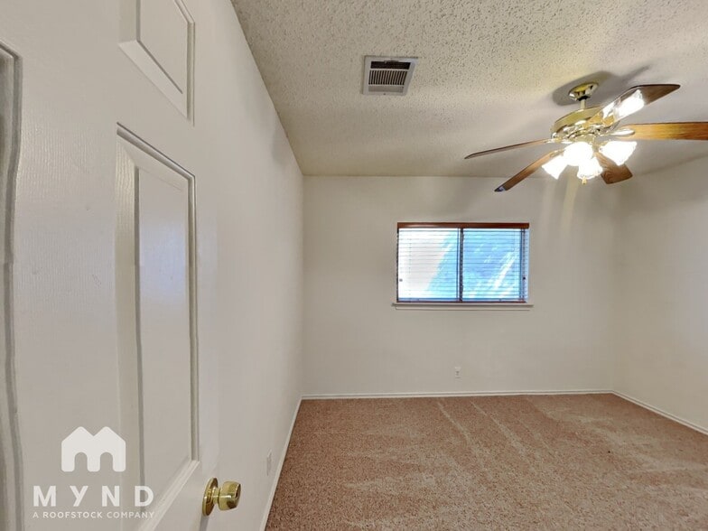 Building Photo - 205 Covala Dr