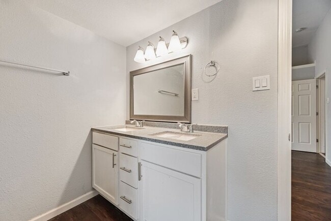 Building Photo - 500 E Main St