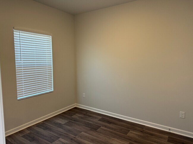 Building Photo - 1033 Arborwood Ln SW